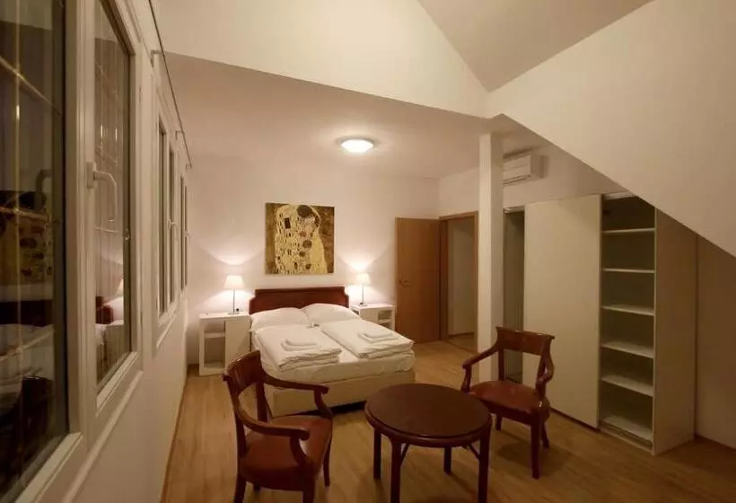 ホテル Partvilla Balatonboglar