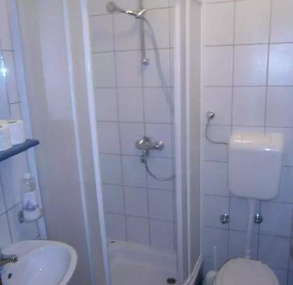 تختخواب و صبحانه Guest House Babić