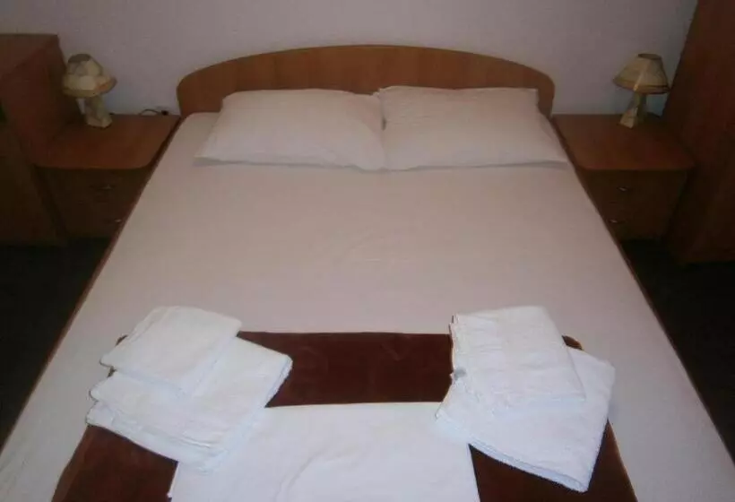 تختخواب و صبحانه Guest House Babić