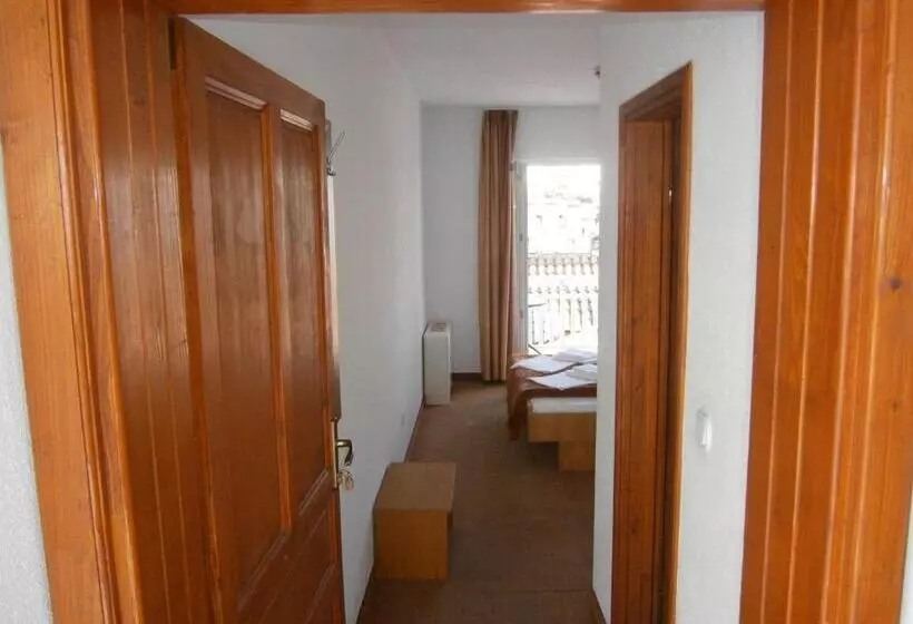 تختخواب و صبحانه Guest House Babić