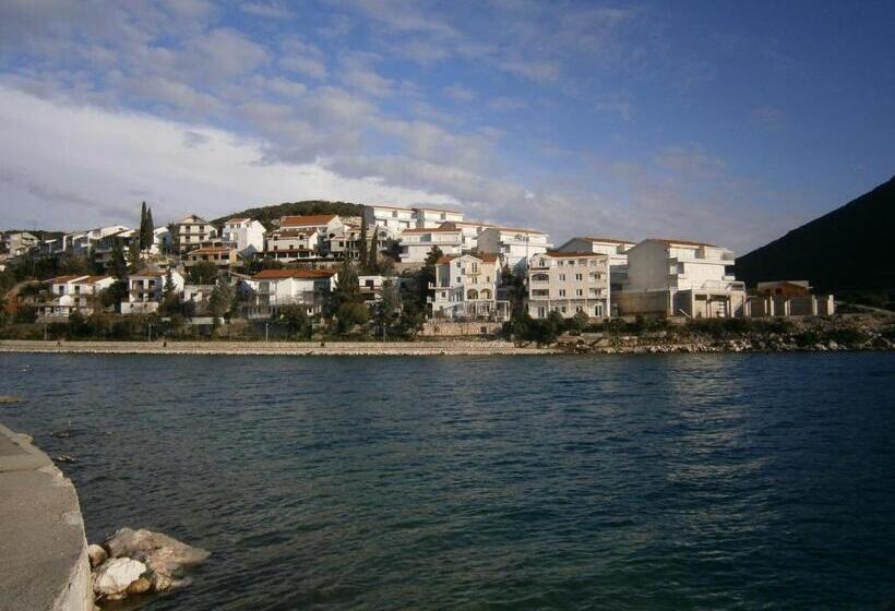 تختخواب و صبحانه Guest House Babić