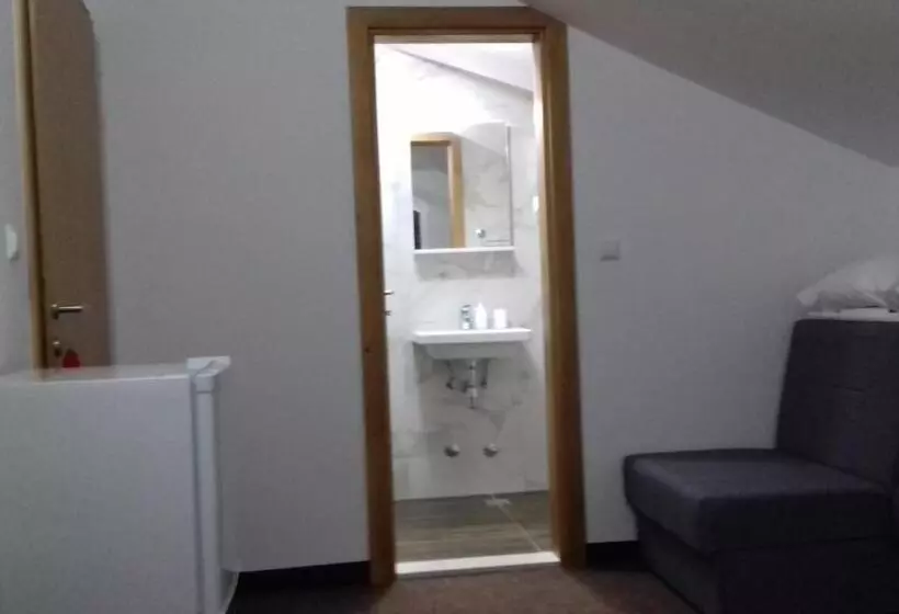 تختخواب و صبحانه Guest House Babić