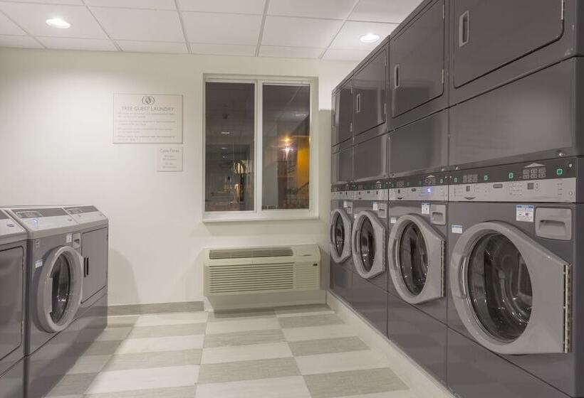 هتل Candlewood Suites Miami Intl Airport 36th St, An Ihg