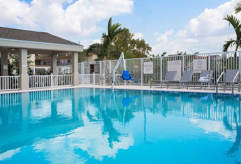 هتل Candlewood Suites Miami Intl Airport 36th St, An Ihg