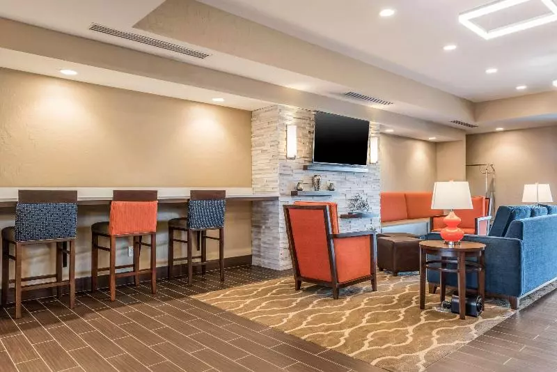 ホテル Comfort Suites Florence  Cincinnati South