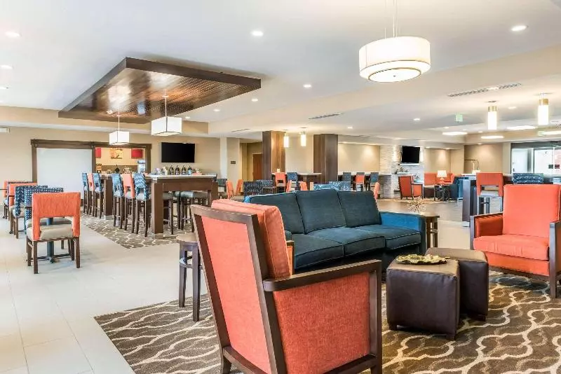 ホテル Comfort Suites Florence  Cincinnati South
