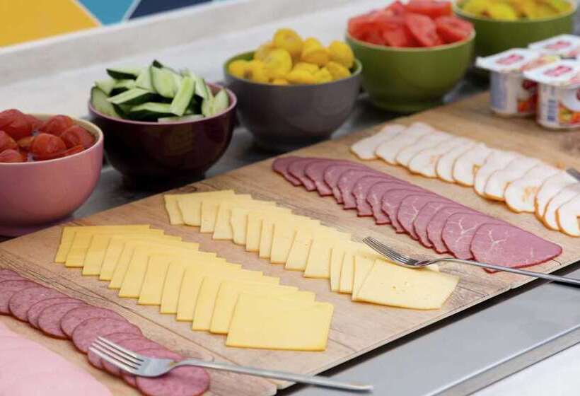 هتل Hampton By Hilton Astana Triumphal Arch