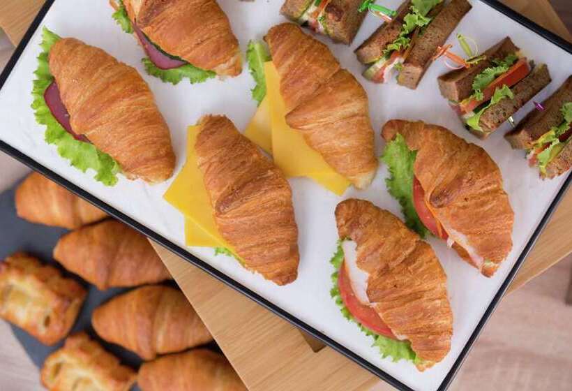 هتل Hampton By Hilton Astana Triumphal Arch