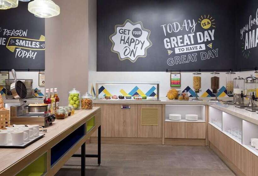 هتل Hampton By Hilton Astana Triumphal Arch