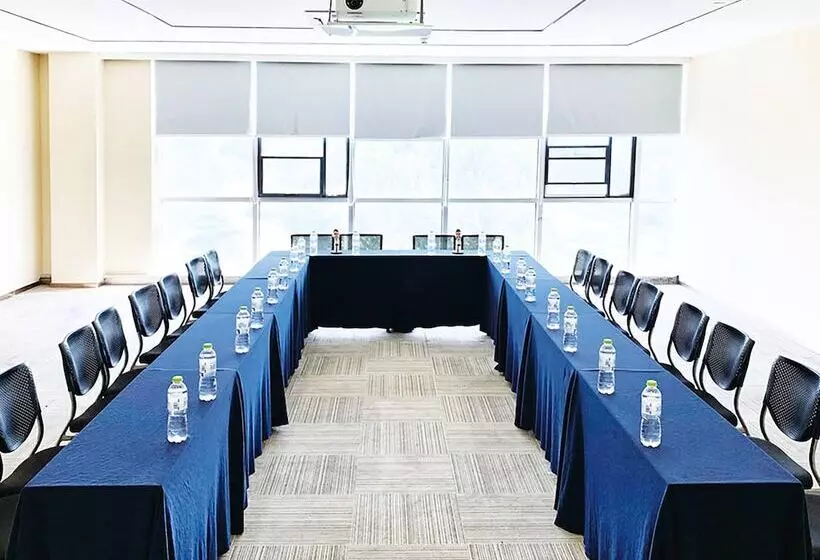 Hotelli Holiday Inn Express Jinan Exhibition Center By Ihg