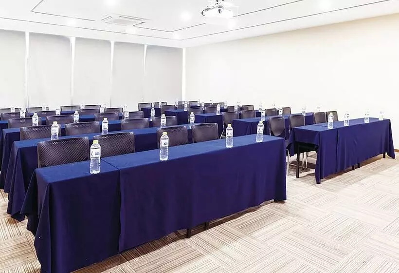 Hotelli Holiday Inn Express Jinan Exhibition Center By Ihg