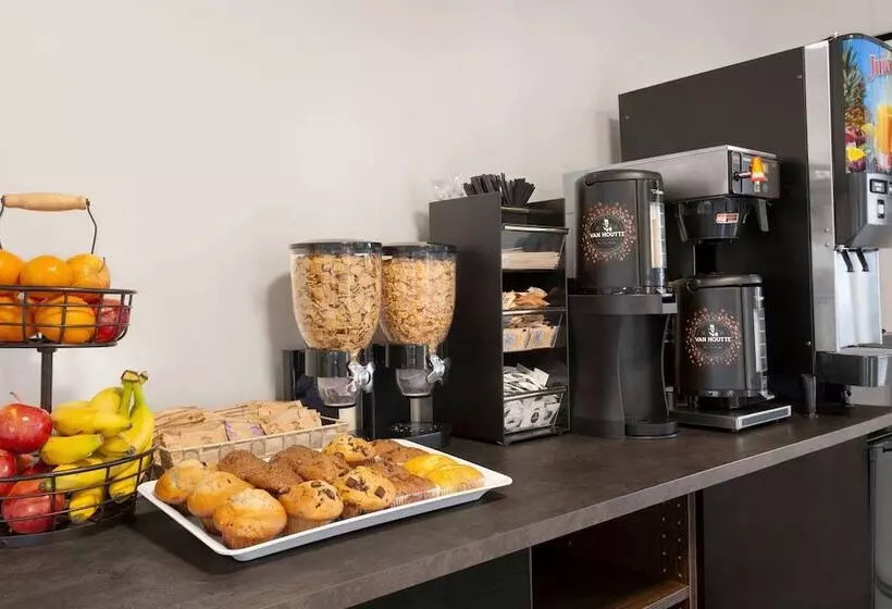 ホテル Howard Johnson By Wyndham Grande Prairie