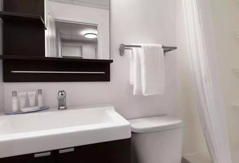 ホテル Howard Johnson By Wyndham Grande Prairie