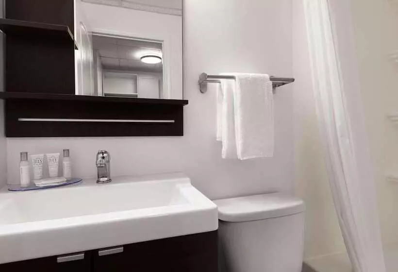 ホテル Howard Johnson By Wyndham Grande Prairie