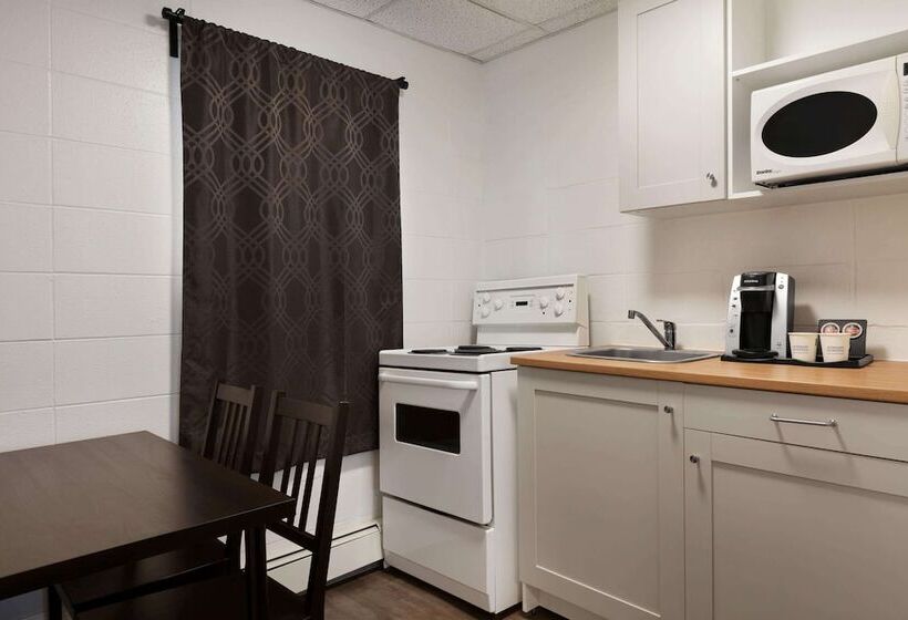 ホテル Howard Johnson By Wyndham Grande Prairie