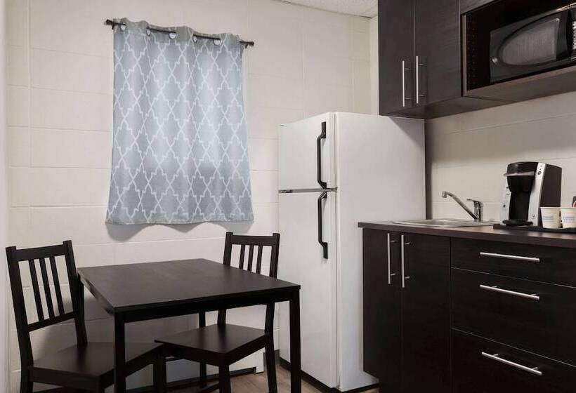 ホテル Howard Johnson By Wyndham Grande Prairie