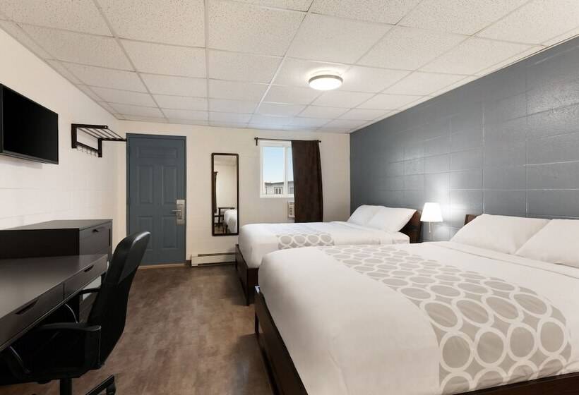 ホテル Howard Johnson By Wyndham Grande Prairie