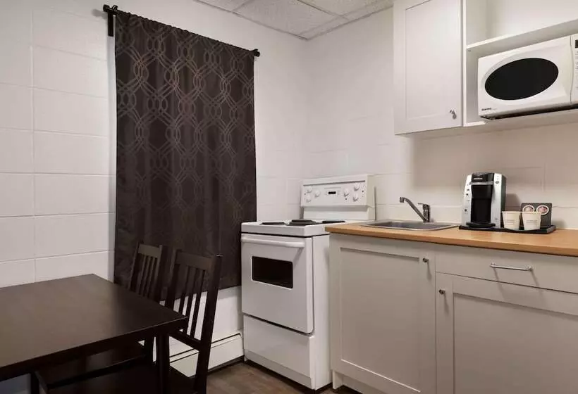 ホテル Howard Johnson By Wyndham Grande Prairie