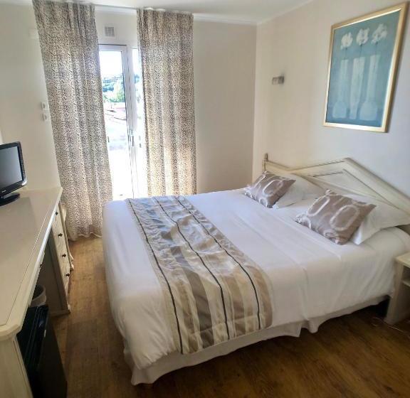 هتل Hôtel Méditerranée