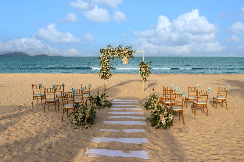 בית מלון כפרי Meliá Vinpearl Cam Ranh Beach Resort