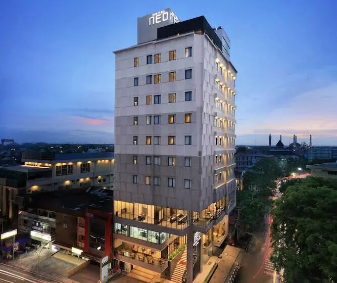 هتل Neo Gajah Mada Pontianak By Aston