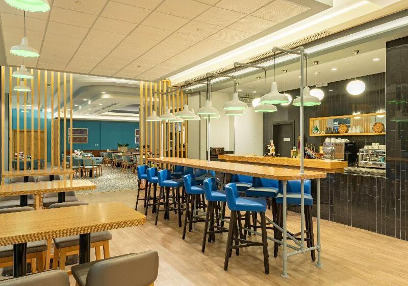 בית מלון כפרי Park Inn By Radisson Jubail Industrial City