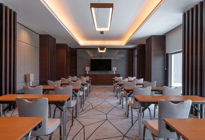 בית מלון כפרי Park Inn By Radisson Jubail Industrial City