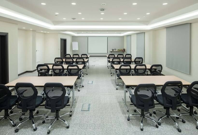 בית מלון כפרי Park Inn By Radisson Jubail Industrial City