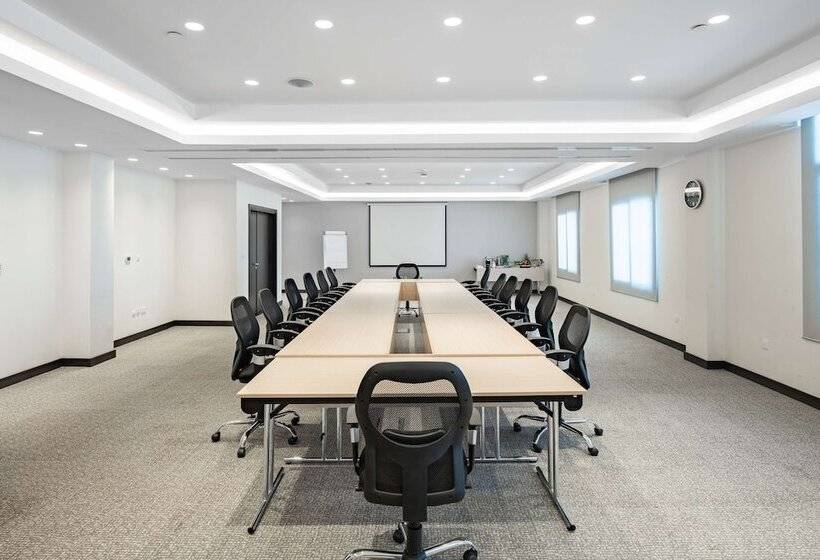 בית מלון כפרי Park Inn By Radisson Jubail Industrial City