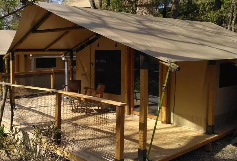 Hotelli Prehistoric Lodge   Adult Only