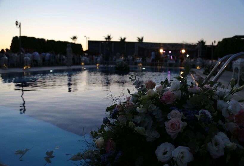 Отель Ramada By Wyndham Soma