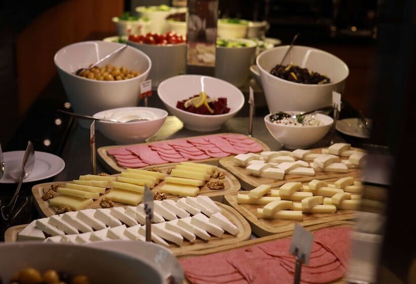 Отель Ramada By Wyndham Soma