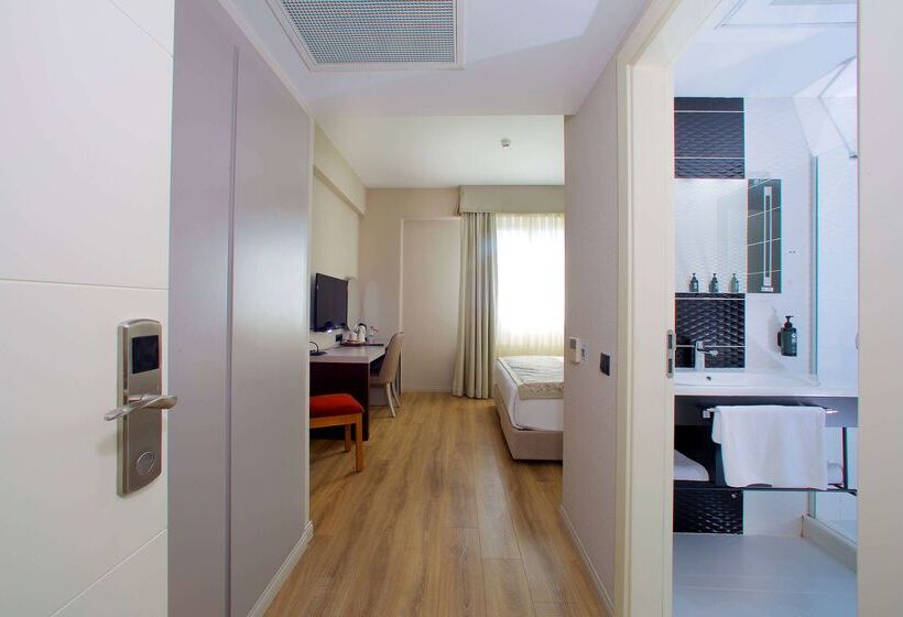 Отель Ramada By Wyndham Soma