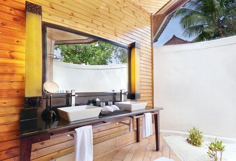 Komandoo Island Resort & Spa