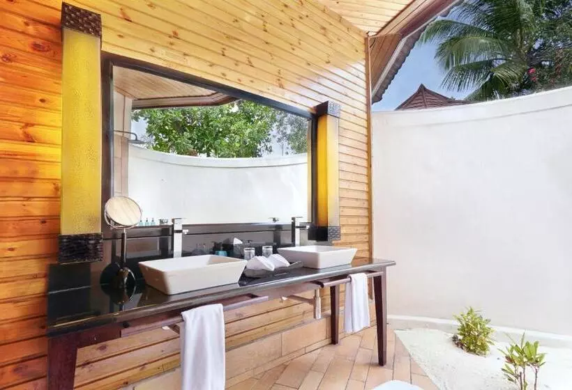 Komandoo Island Resort & Spa