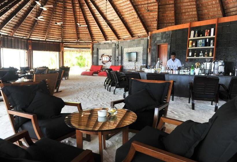 Komandoo Island Resort & Spa