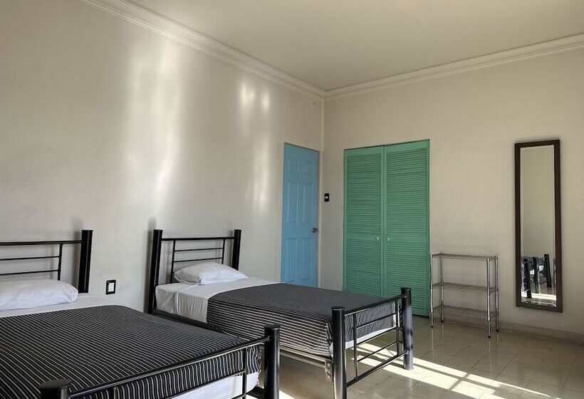 Общежитие Hostal Andaina