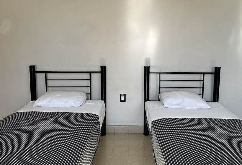 Общежитие Hostal Andaina