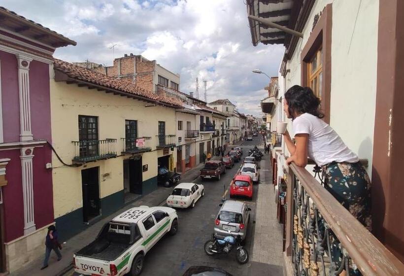 Общежитие Hostal Yakumama