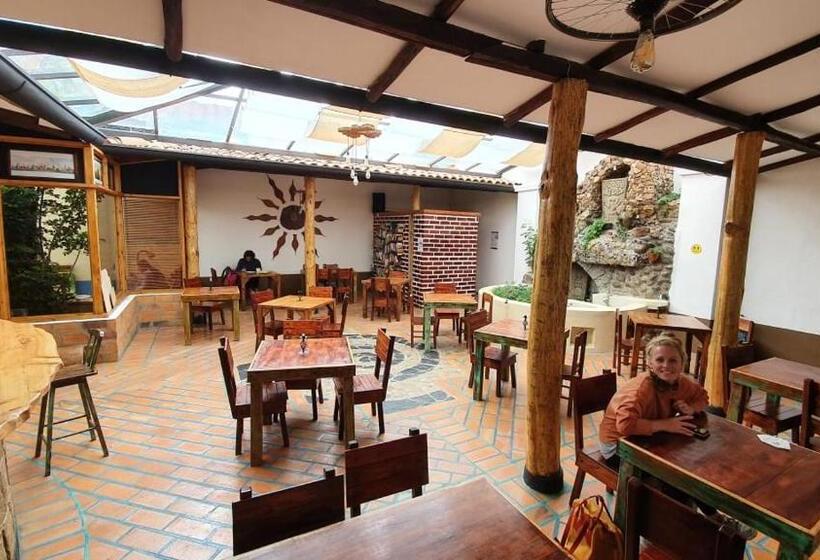 Общежитие Hostal Yakumama