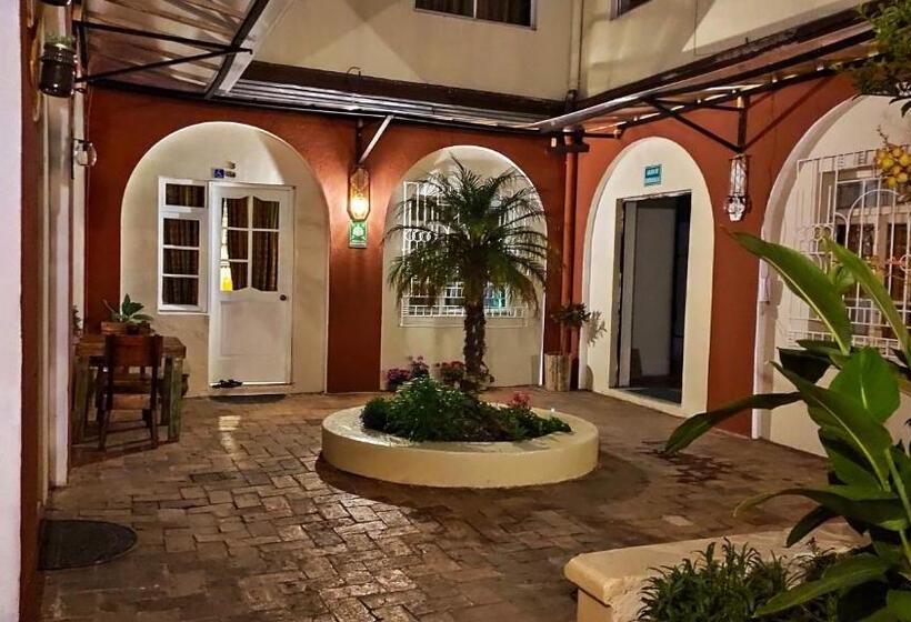 Общежитие Hostal Yakumama