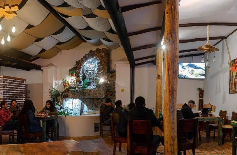 Общежитие Hostal Yakumama