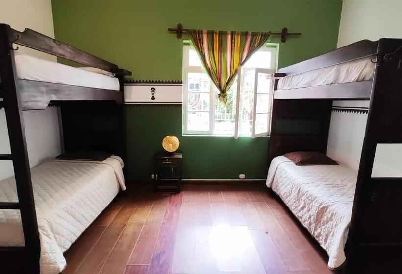 Общежитие Hostal Yakumama