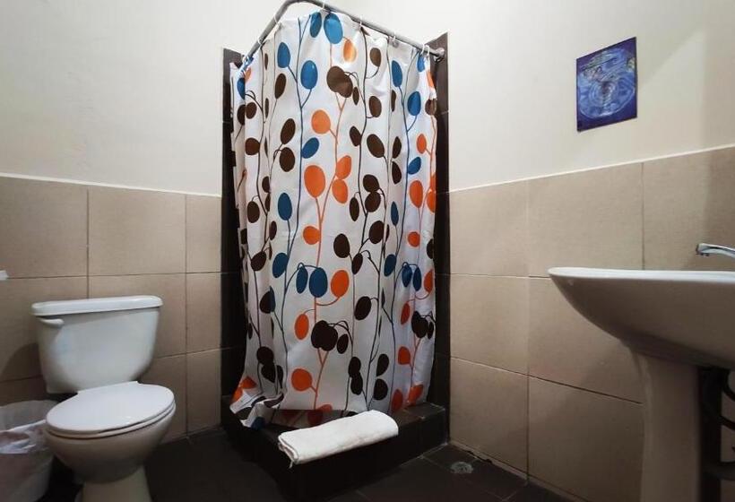 Общежитие Hostal Yakumama