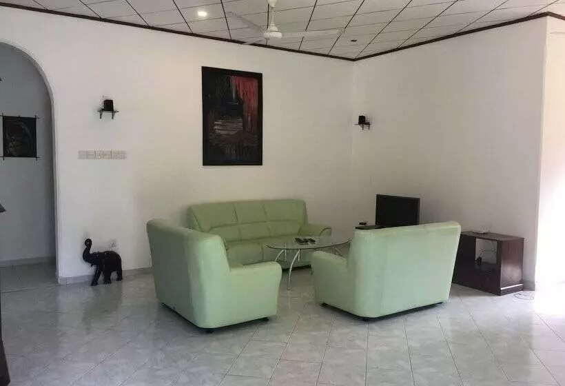 ベッドアンドブレックファースト Swiss Villa Beruwala