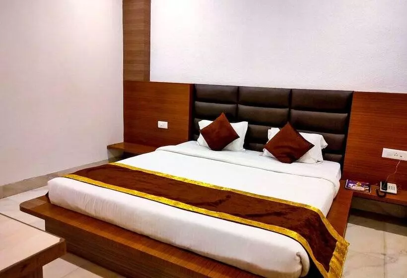 Hotelli Grand Tapovan