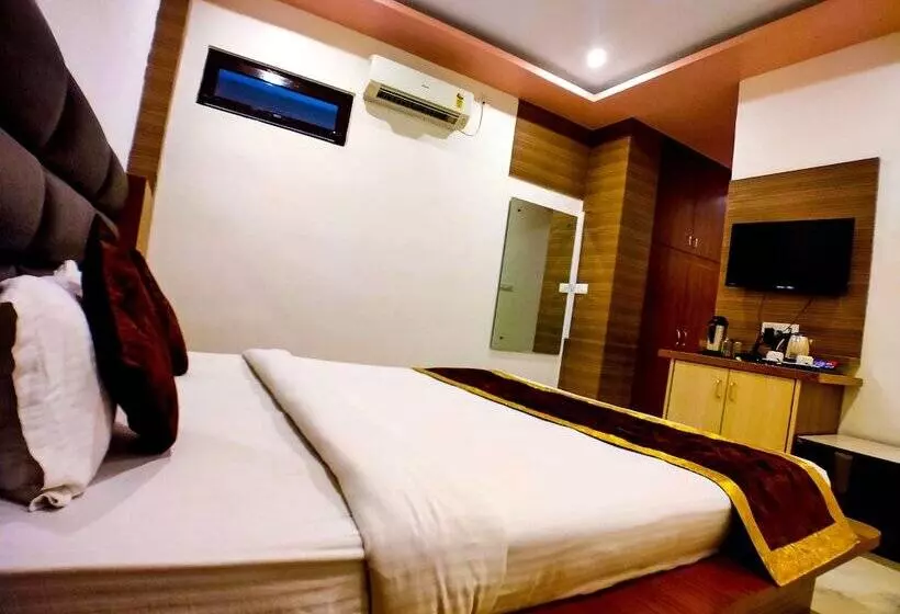 Hotelli Grand Tapovan