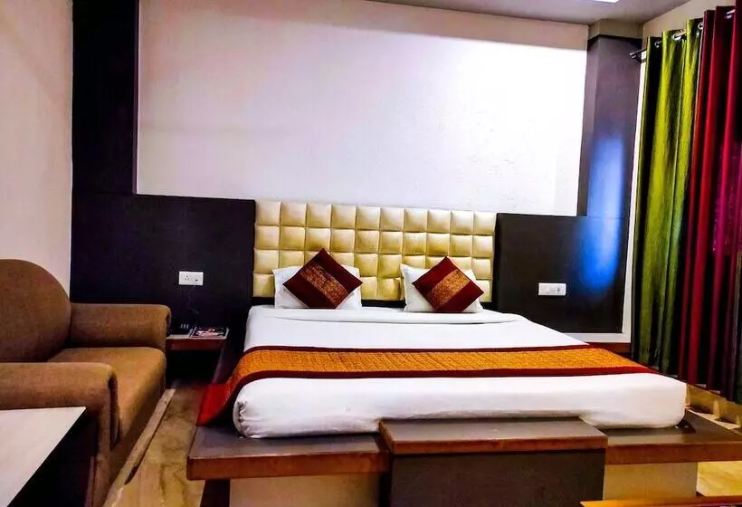 Hotelli Grand Tapovan