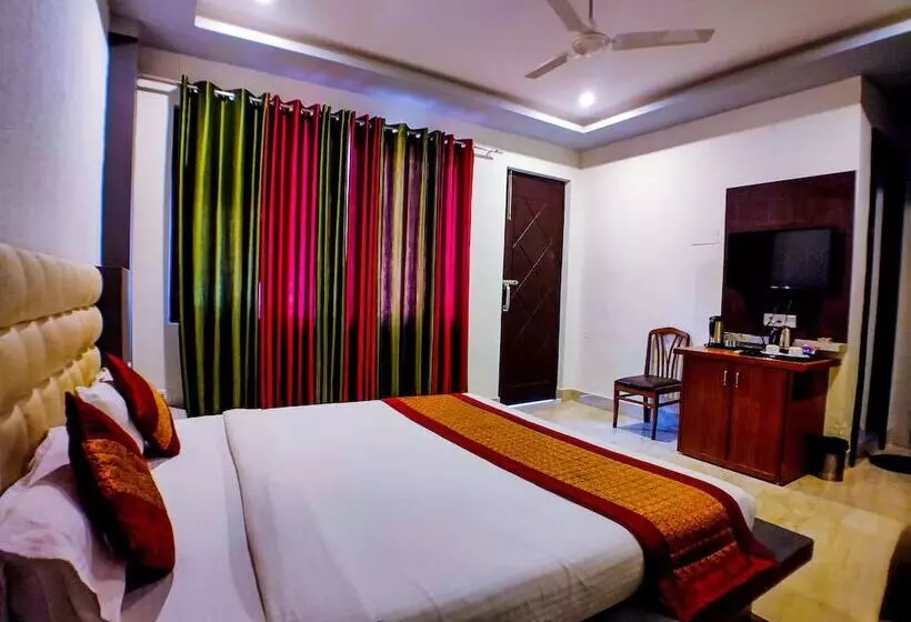 Hotelli Grand Tapovan