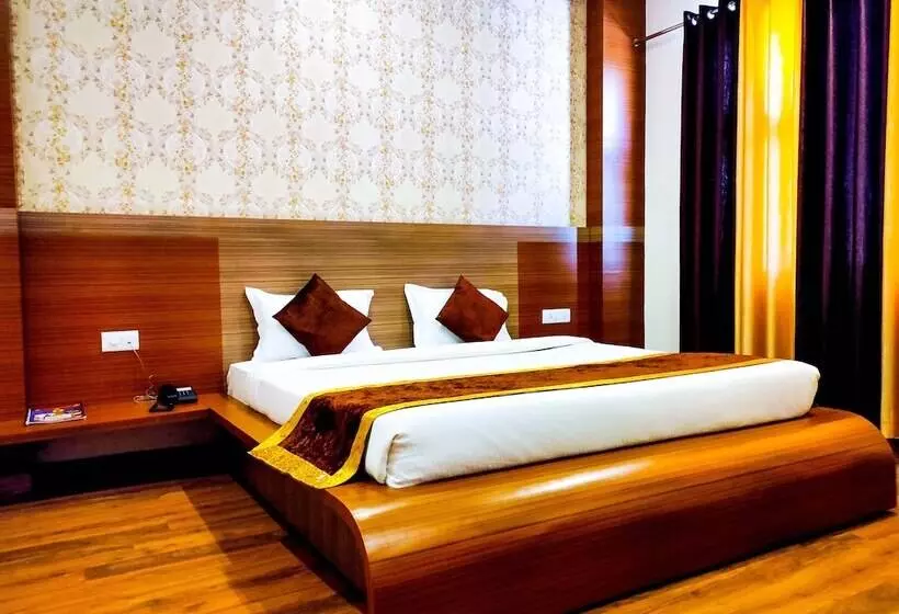 Hotelli Grand Tapovan